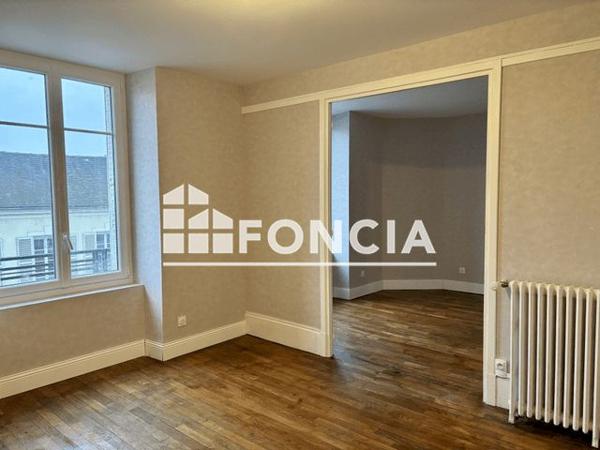 Location Appartement 4 pièces 64.45 m² - 169 RUE GRANDE Fontainebleau 77300