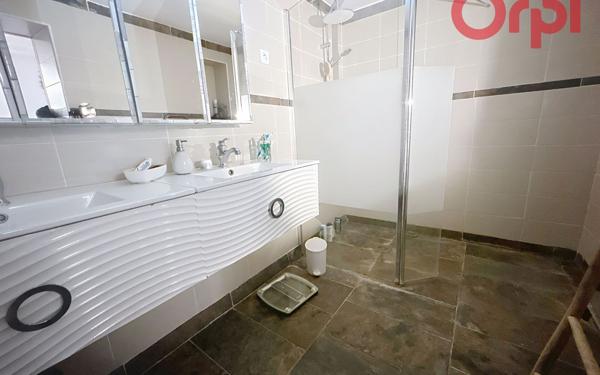 Maison à vendre    5 pièces •  Avrillé