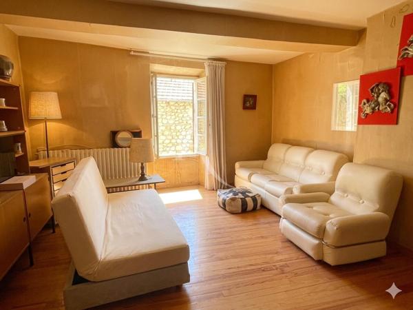 MAISON DE VILLAGE 100m2 À TRÈS FORT POTENTIEL