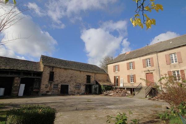 Corps de ferme à vendre à La Salvetat-Peyralès dans l'Aveyron (12440), ref : 3200