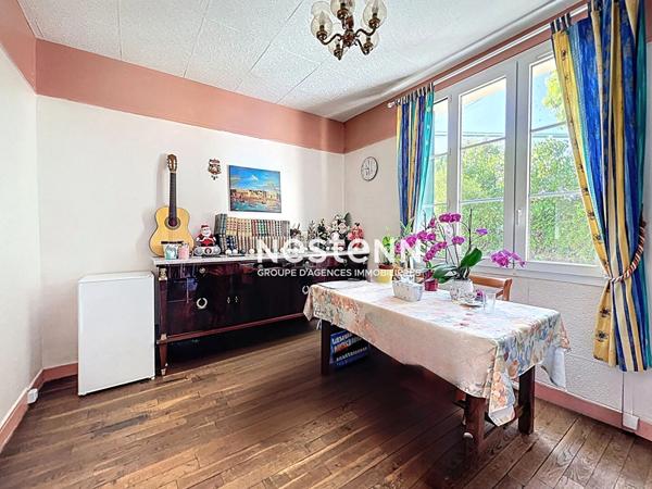 A vendre Dreux Maison 5 pièces 3 chambres, proche commerces et écoles, jardin, cave, garage, parking et dépendance