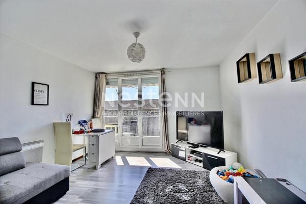 Appartement de type 3 d'environ 57m² avec deux balcons - Résidence fermée