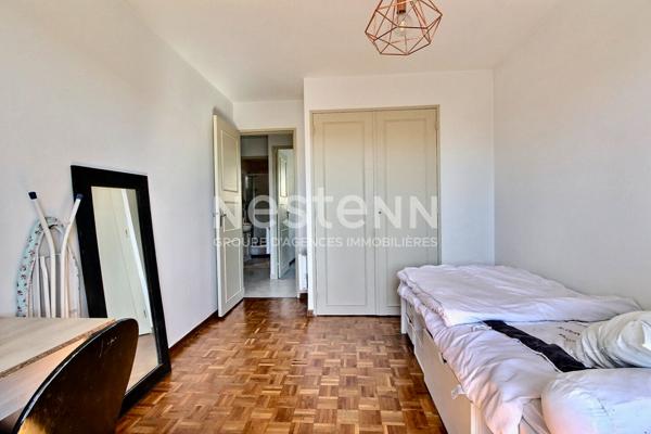 Appartement de type 3 d'environ 57m² avec deux balcons - Résidence fermée