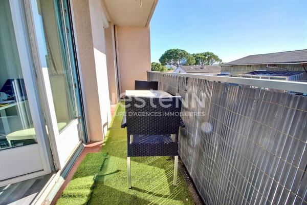 Appartement de type 3 d'environ 57m² avec deux balcons - Résidence fermée