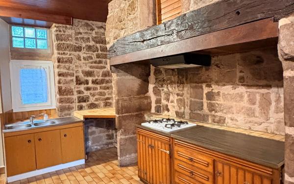 Maison à vendre    4 pièces •  Clairvaux-d'Aveyron