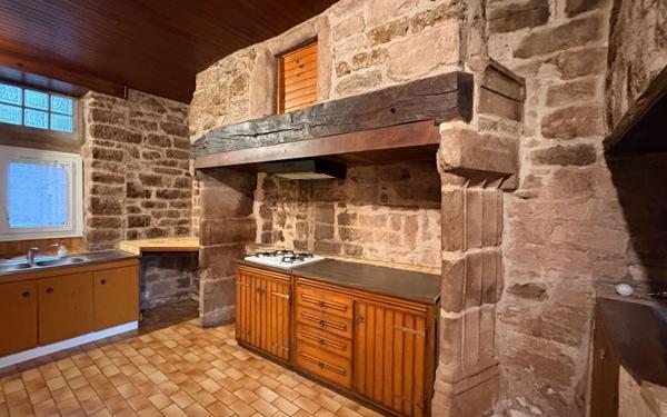 Maison à vendre    4 pièces •  Clairvaux-d'Aveyron