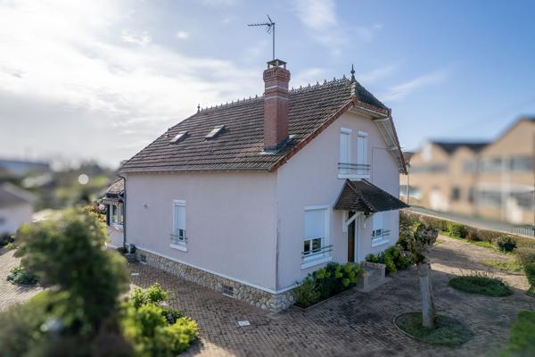 Maison Foecy  : 140 m² - 6 pièces - 4 chambres -