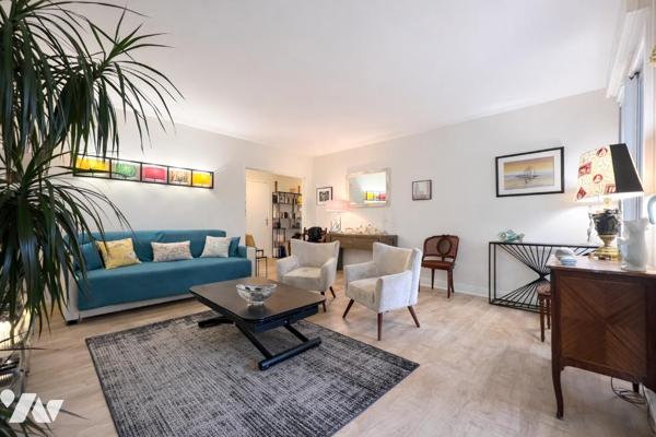 Appartement rénové avec terrasse et vue parc - Tours Nord
Allée de Trianon