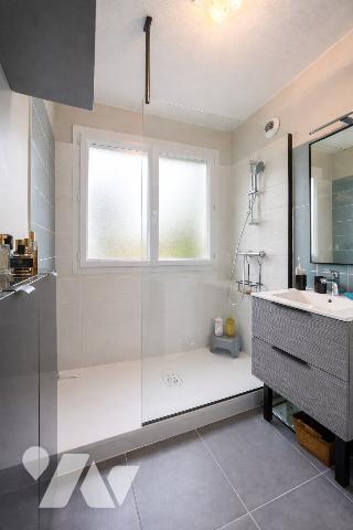 Appartement rénové avec terrasse et vue parc - Tours Nord
Allée de Trianon