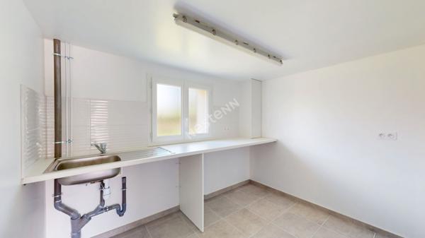 Maison rénovée de 3 chambres située entre CHALON-SUR-SAONE et LONS-LE-SAUNIER proche LOUHANS et ses 157 arcades à 25 minutes de l'autoroute A39 et 30 minutes de l'A6