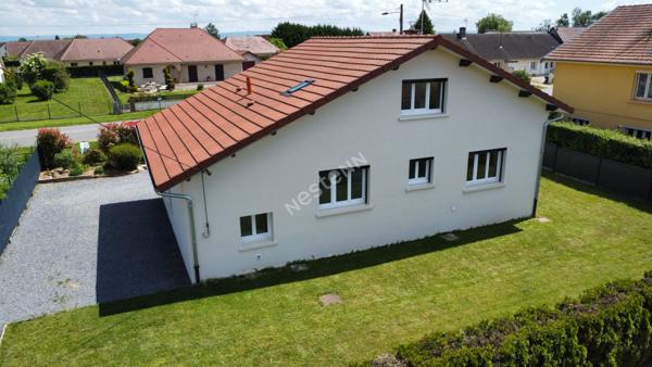 Maison rénovée de 3 chambres située entre CHALON-SUR-SAONE et LONS-LE-SAUNIER proche LOUHANS et ses 157 arcades à 25 minutes de l'autoroute A39 et 30 minutes de l'A6