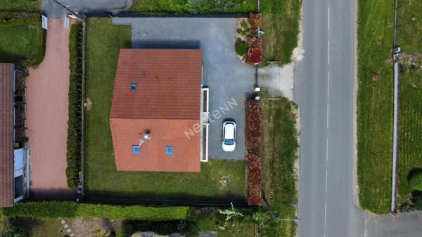 Maison rénovée de 3 chambres située entre CHALON-SUR-SAONE et LONS-LE-SAUNIER proche LOUHANS et ses 157 arcades à 25 minutes de l'autoroute A39 et 30 minutes de l'A6