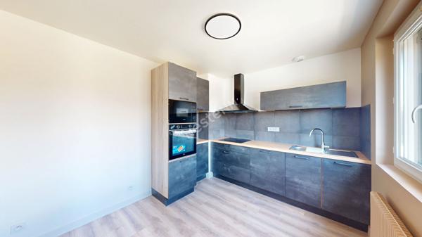 Maison rénovée de 3 chambres située entre CHALON-SUR-SAONE et LONS-LE-SAUNIER proche LOUHANS et ses 157 arcades à 25 minutes de l'autoroute A39 et 30 minutes de l'A6