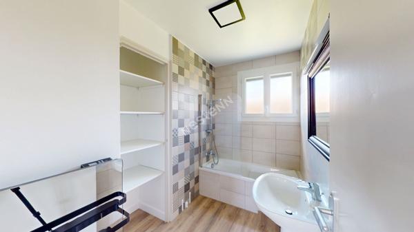 Maison rénovée de 3 chambres située entre CHALON-SUR-SAONE et LONS-LE-SAUNIER proche LOUHANS et ses 157 arcades à 25 minutes de l'autoroute A39 et 30 minutes de l'A6