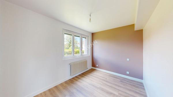 Maison rénovée de 3 chambres située entre CHALON-SUR-SAONE et LONS-LE-SAUNIER proche LOUHANS et ses 157 arcades à 25 minutes de l'autoroute A39 et 30 minutes de l'A6