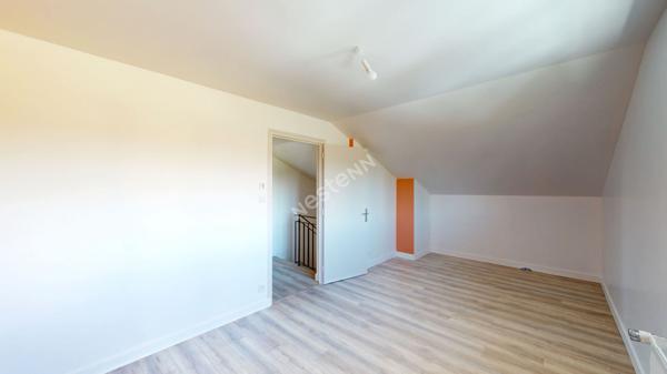 Maison rénovée de 3 chambres située entre CHALON-SUR-SAONE et LONS-LE-SAUNIER proche LOUHANS et ses 157 arcades à 25 minutes de l'autoroute A39 et 30 minutes de l'A6