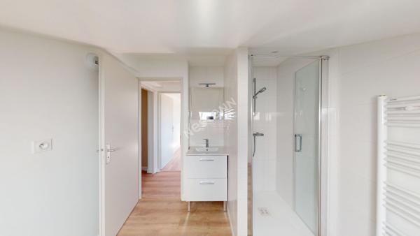 Maison rénovée de 3 chambres située entre CHALON-SUR-SAONE et LONS-LE-SAUNIER proche LOUHANS et ses 157 arcades à 25 minutes de l'autoroute A39 et 30 minutes de l'A6