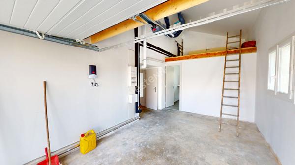 Maison rénovée de 3 chambres située entre CHALON-SUR-SAONE et LONS-LE-SAUNIER proche LOUHANS et ses 157 arcades à 25 minutes de l'autoroute A39 et 30 minutes de l'A6