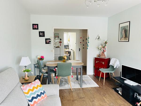 À vendre à La Flèche, venez découvrir cet appartement de 3 pièces idéalement situé et bénéficiant d'une agréable vue sur le Loir.