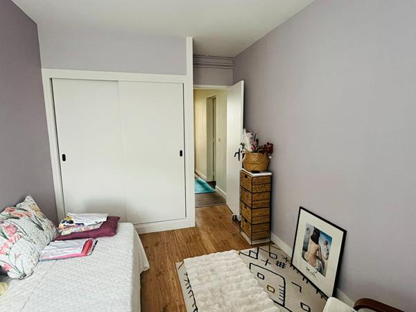 À vendre à La Flèche, venez découvrir cet appartement de 3 pièces idéalement situé et bénéficiant d'une agréable vue sur le Loir.