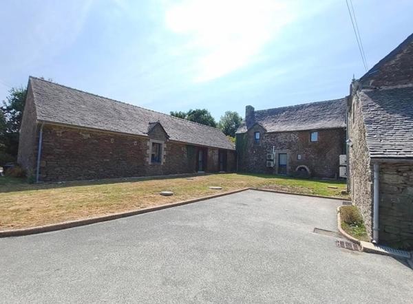 22340 Plévin Propriété  Ensemble immobilier de caractère comprenant 4 logements indépendants entièrement rénovés DPE C
