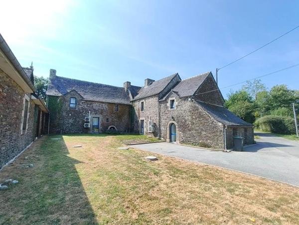 22340 Plévin Propriété  Ensemble immobilier de caractère comprenant 4 logements indépendants entièrement rénovés DPE C
