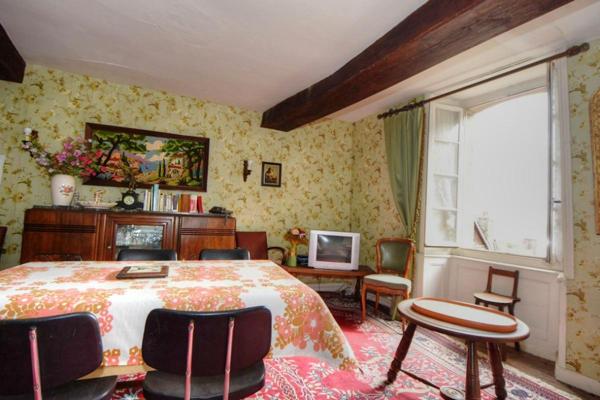 Immeuble d'habitation  et commerce de 177 m2 en centre ville