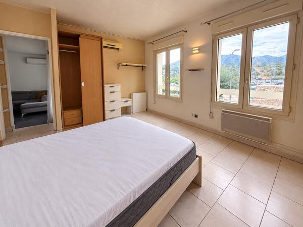 Appartement
         2 pièces
        - 43 m² Exclusivité 205 000 €*