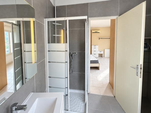 Appartement
         2 pièces
        - 43 m² Exclusivité 205 000 €*
