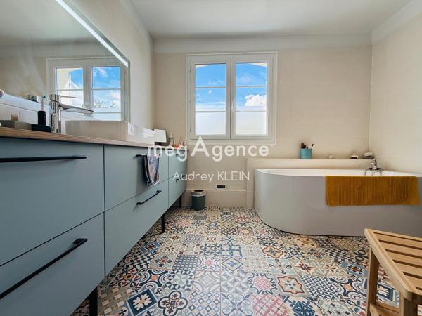 Maison à PLESSIS-SAINT-JEAN, 89140 - 7 pièces 166m²