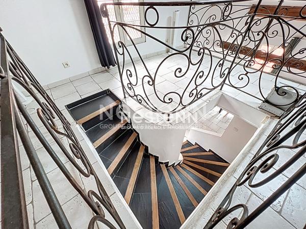 Immeuble R+3 - Vallauris - 220m² - 3 appartements - Local commercial