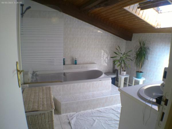 CHATEAUBERNARD A Vendre Maison 8 Pièces avec Studio 2 Pièces