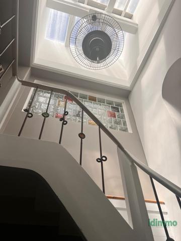 DEMEURE ANCIENNE DE 180 M2 AVEC SON STUDIO. RENOVEE EN 2022 SUR UN TERRAIN CLOS DE 300 M2 .AU COEUR DE LA ROCH La Rochelle (17000)