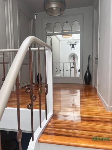 DEMEURE ANCIENNE DE 180 M2 AVEC SON STUDIO. RENOVEE EN 2022 SUR UN TERRAIN CLOS DE 300 M2 .AU COEUR DE LA ROCH La Rochelle (17000)