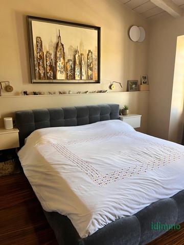 DEMEURE ANCIENNE DE 180 M2 AVEC SON STUDIO. RENOVEE EN 2022 SUR UN TERRAIN CLOS DE 300 M2 .AU COEUR DE LA ROCH La Rochelle (17000)