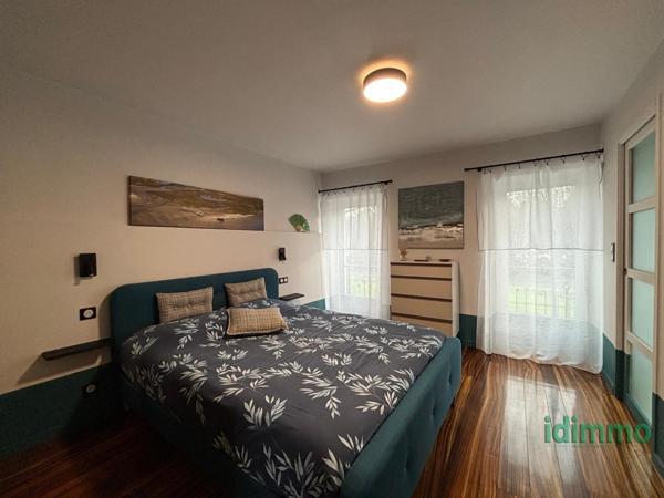 DEMEURE ANCIENNE DE 180 M2 AVEC SON STUDIO. RENOVEE EN 2022 SUR UN TERRAIN CLOS DE 300 M2 .AU COEUR DE LA ROCH La Rochelle (17000)