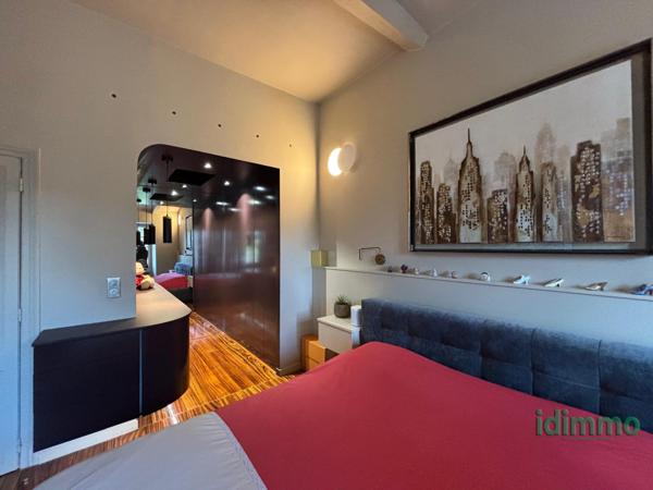 DEMEURE ANCIENNE DE 180 M2 AVEC SON STUDIO. RENOVEE EN 2022 SUR UN TERRAIN CLOS DE 300 M2 .AU COEUR DE LA ROCH La Rochelle (17000)