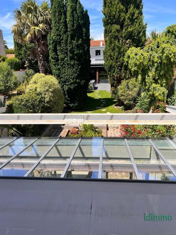 DEMEURE ANCIENNE DE 180 M2 AVEC SON STUDIO. RENOVEE EN 2022 SUR UN TERRAIN CLOS DE 300 M2 .AU COEUR DE LA ROCH La Rochelle (17000)