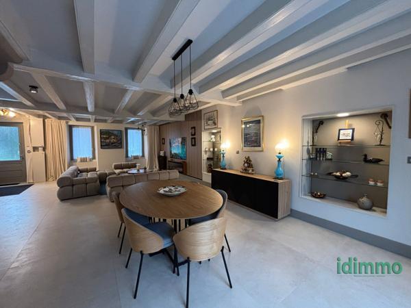 DEMEURE ANCIENNE DE 180 M2 AVEC SON STUDIO. RENOVEE EN 2022 SUR UN TERRAIN CLOS DE 300 M2 .AU COEUR DE LA ROCH La Rochelle (17000)