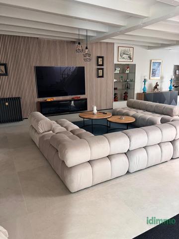 DEMEURE ANCIENNE DE 180 M2 AVEC SON STUDIO. RENOVEE EN 2022 SUR UN TERRAIN CLOS DE 300 M2 .AU COEUR DE LA ROCH La Rochelle (17000)