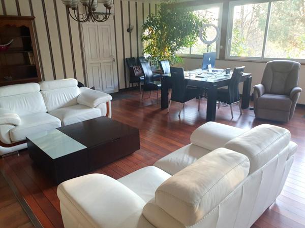 Maison individuelle 5 pièces + garages et atelier