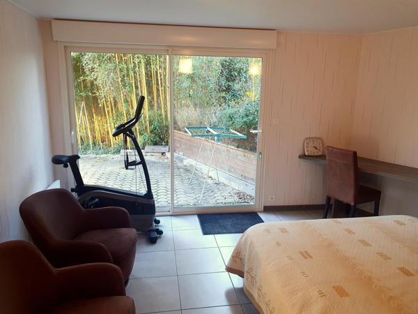 Maison individuelle 5 pièces + garages et atelier