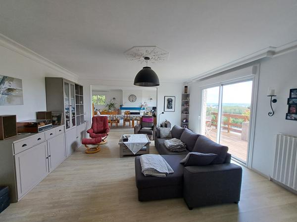 A VENDRE- GRANDE MAISON FAMILIALE A LA FLECHE