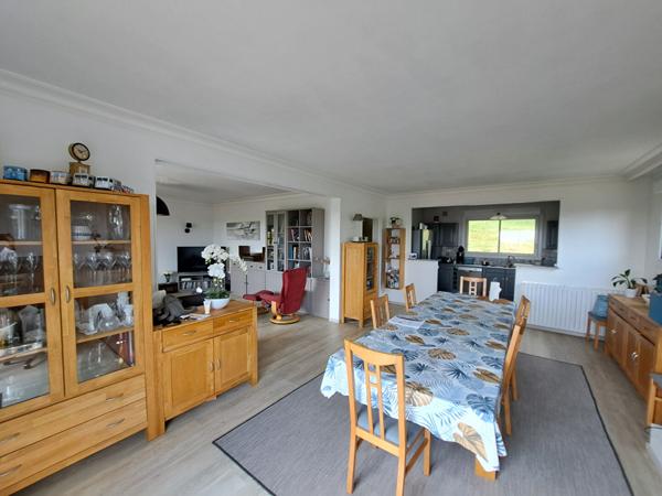 A VENDRE- GRANDE MAISON FAMILIALE A LA FLECHE