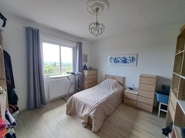 A VENDRE- GRANDE MAISON FAMILIALE A LA FLECHE