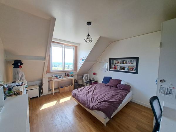 A VENDRE- GRANDE MAISON FAMILIALE A LA FLECHE