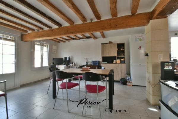 Charmante maison en pierres - située au coeur des Rosiers sur Loire