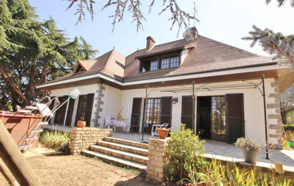 Maison à Thouars, 79100 - 8 pièces 230m²