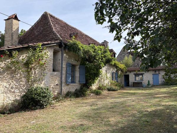 Maison ancienne - Thenon Périgord noir, à 20 minutes de Montignac-Lascaux, belle périgourdine rénovée, avec piscine chauffée sur terrain attenant.