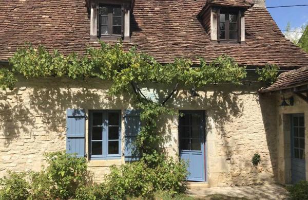 Maison ancienne - Thenon Périgord noir, à 20 minutes de Montignac-Lascaux, belle périgourdine rénovée, avec piscine chauffée sur terrain attenant.